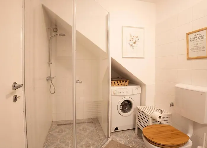 Olga & Ludvik Country شقة